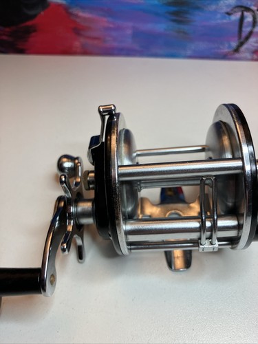 Vintage Pflueger Bond No. 2000 Level Wind Conventional Boat Fishing Reel