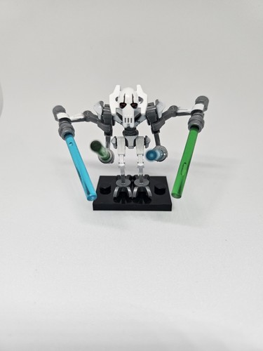 Custom Star Wars White General Grievous with Minifigure Baseplate