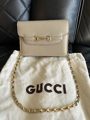 Vintage Gucci Beige Leather Gold Chain Snap Closure Envelope Shoulder Purse