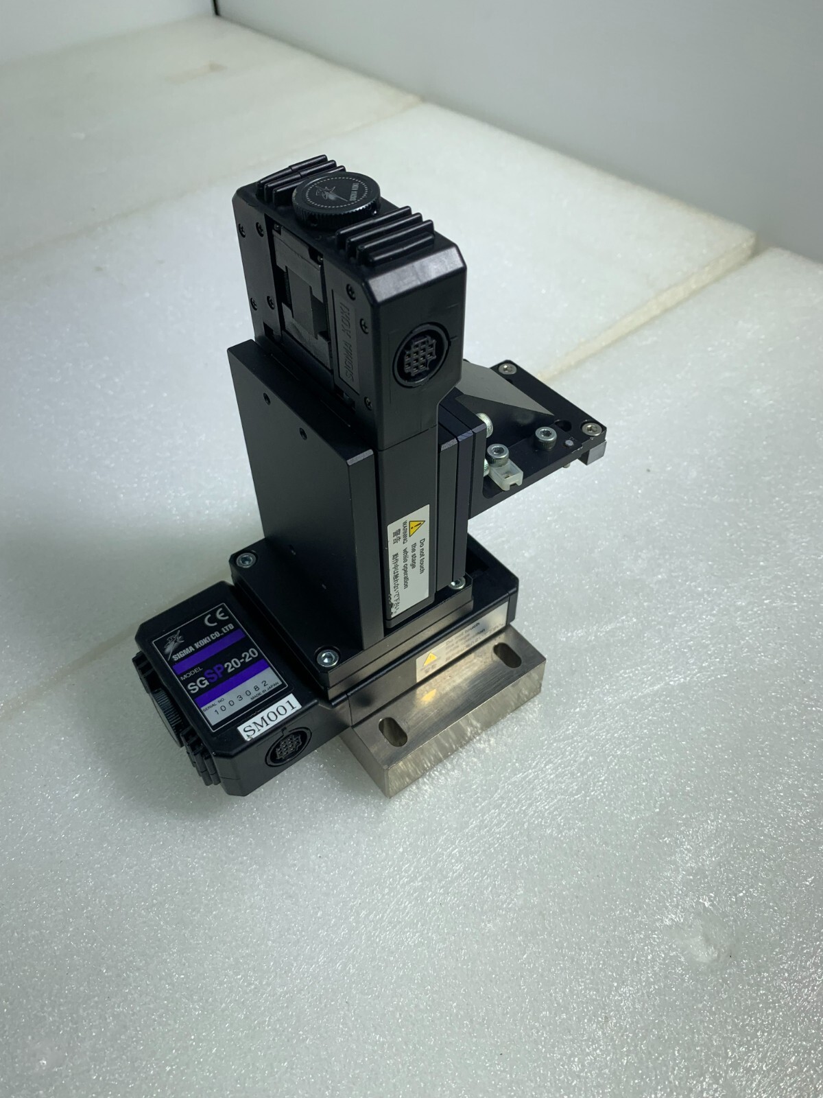 Sigma Koki SGSP20-20 X-Y Axis Linear Stage Actuator & Base Sigma Koki SGSP20-20 X-Y Axis Linear Stage Actuator & Base