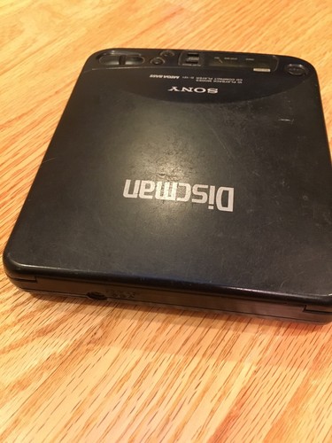 Sony Discman D-121 Personal Compact Disc CD Player Mega Bass Made in Japan