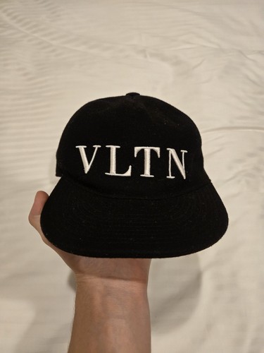 新品未使用　VALENTINO ブラック Vロゴキャップ　57サイズ 新品未使用 VALENTINO ブラック Vロゴキャップ 57サイズ特別