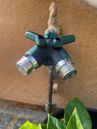 Heavy Duty 2 Way Garden Hose Y Splitter Faucet Hose Bib Split w/ Valve Shut Off