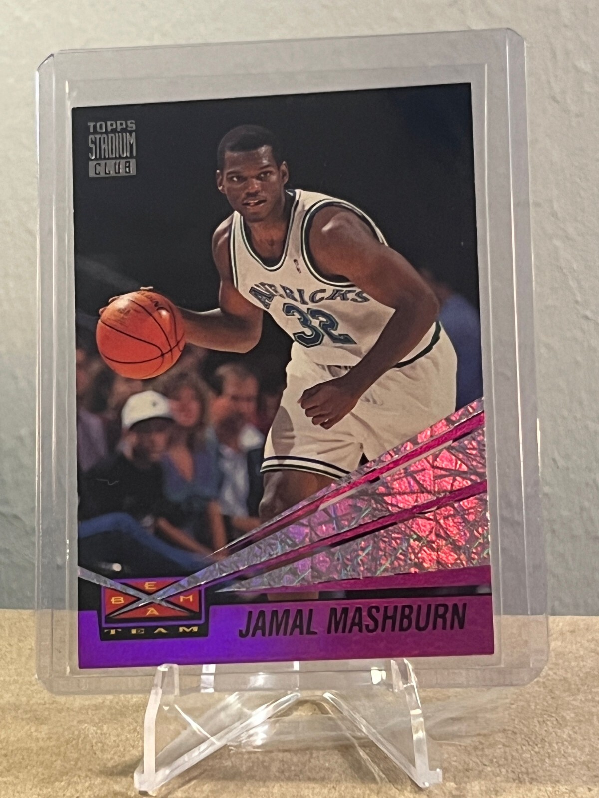 1993-94 Topps Stadium Club - Beam Team #22 Jamal Mashburn 1993-94 Topps Stadium Club - Beam Team #22 Jamal Mashburn