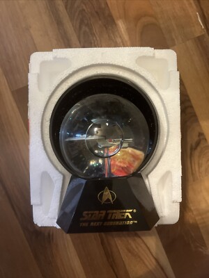 1993 Collector Star Trek USS Enterprise Lighted Musical Star Globe Halodome