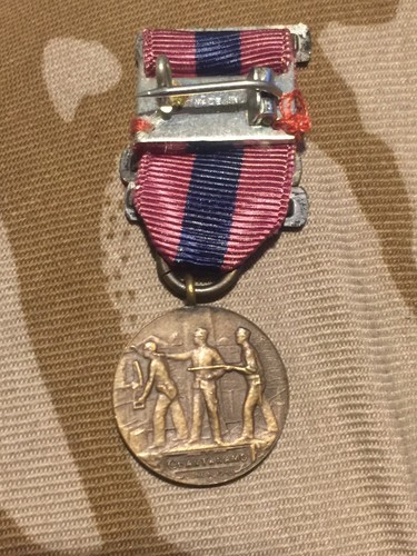 Mini Sampson medal USS Iowa With Bars
