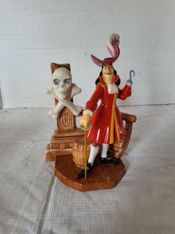Royal Doulton Peter Pan Disney Showcase Collection Boxed CAPTAIN HOOK Figurine