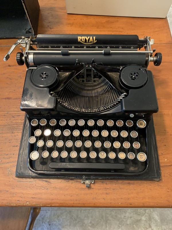 Royal typewriter photos of Royal Portable by year then serial number by
