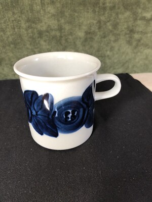 Vintage Arabia Finland MCM Cobalt Blue Anemone Flower Signed Coffee Tea Cup Mug