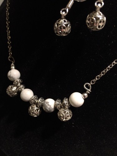 White Howlite,Buffalo Turquoise Stone Jewelry Set With Antique Ball Spacers