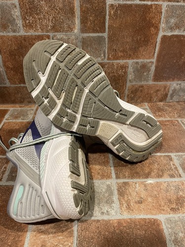 Brooks Adrenaline GTS 22 Womens Running Shoes Gray Athletic Sneaker Size 7.5