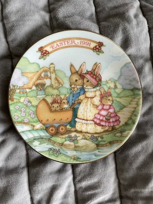 Avon 1991 Springtime Stroll Mini Easter Plate Gold
