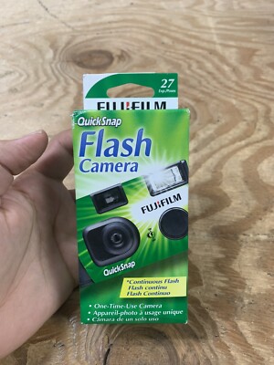 Fujifilm Quicksnap Single Use 35mm 400 speed Camera w/Flash 27 Exp. 12/2025