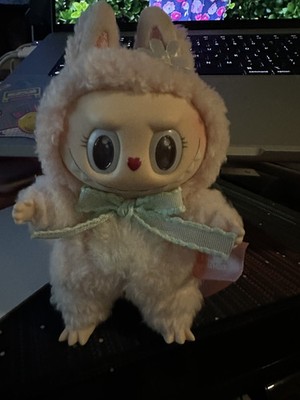 ぬいぐるみ POPMART Mokoko CloseToSweet LABUBU Pop Mart Labubu Mokoko Close to Sweet Vinyl Plush Pendant - US