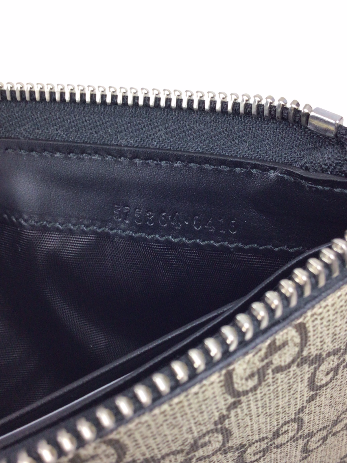 Pre-owned Supreme Authentic Gucci Gg  Snake Print L-shaped Zipper Wallet 575364 K561n In Beige
