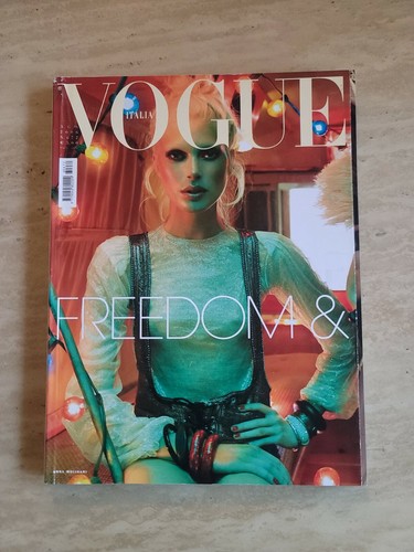 女性情報誌 Vogue Italia Magazine January 2017 Vogue Japan November 2017 Japanese Women's Fashion Magazine