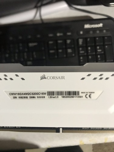 !L@@K! CORSAIR Vengeance RGB Pro 16GB (2 x 8GB) 288-Pin DDR4 DRAM DDR4 3200