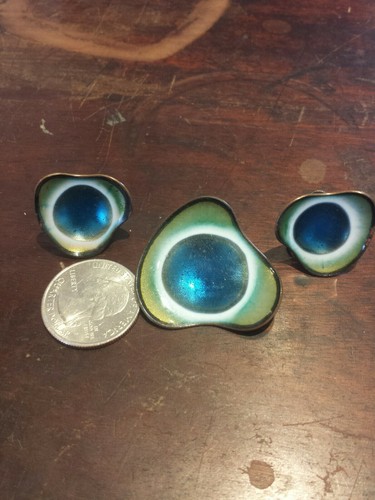 VINTAGE HOGAN BOLAS ENAMEL EARRING PIN SET