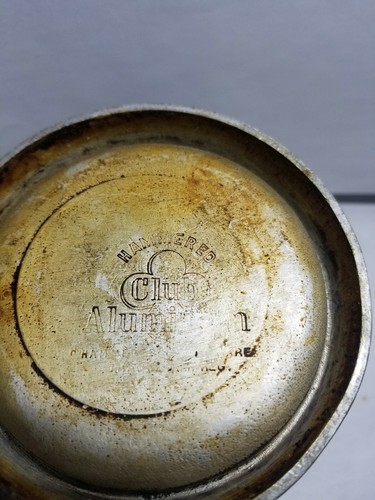 VINTAGE HAMMERED ALUMINUM CLUB COFFEE POT/PITCHER. NO LID