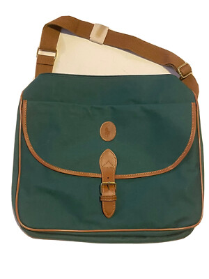 green canvas laptop bag