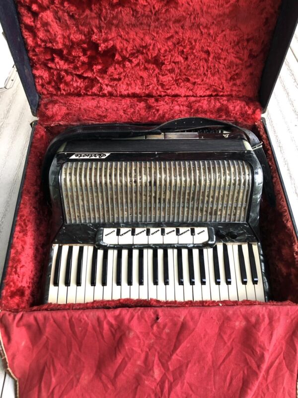 Vintage Diana? Artiste Accordion with Case - 7 Treble/3 Bass Switches - Italy