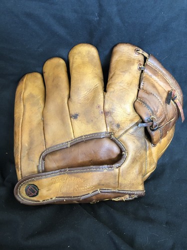 EARLY 1950’s  JOHNNY SAIN BOSTON BRAVES MacGregor Goldsmith BASEBALL GLOVE MITT