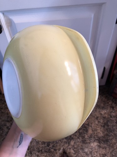 Vintage Pyrex Casserole Dish Desert Dawn 2Qt Round Tab Handle #024 No Lid Yellow