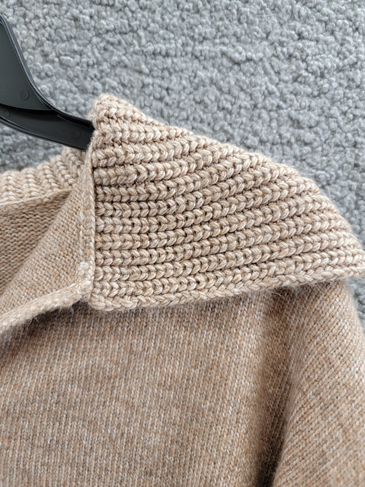 Vince Camuto V-neck Spread Collar Sweater Women's M Almond Beige Pullover - Picture 7 of 18