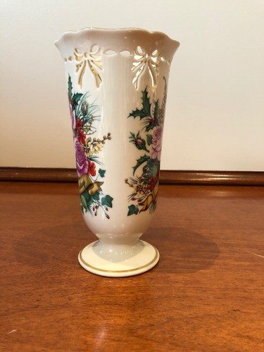 Lenox Pierced 1999 SEASON'S GREETINGS Vase With Gold Trim 8 1/2” High