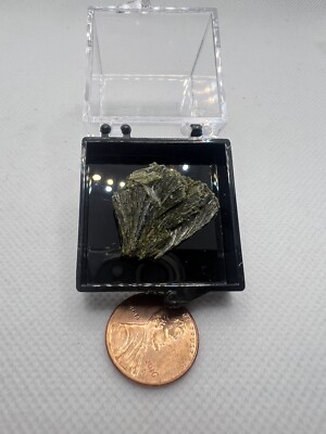 100% Natural Mimi green tourmaline quartz crystal cluster specimen With Box