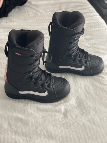 新品VANS HI-STANDARD OG Hi-Standard Pro Snowboard Boot in Black / White | Vans