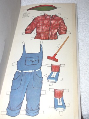 SASHA ON A VISIT  PAPER DOLL BOOK 1985 FIRST EDITION 10,000 COPIES