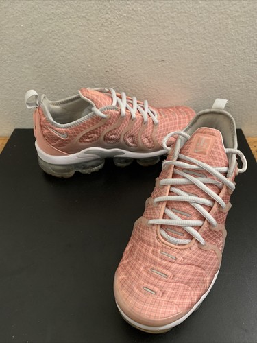 nike air vapormax plus bleached coral