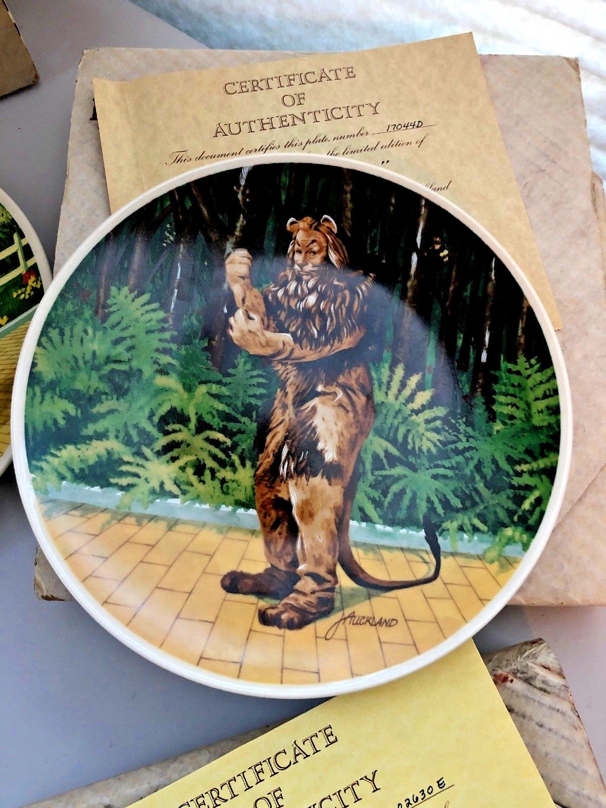 Vintage Wizard of Oz Total Set of 8 Knowles Collector's Plates with Cert. of Aut