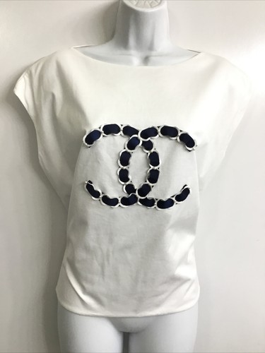 やや訳あり　CHANEL 白Tシャツ　シャネルロゴワッペン　サイズ38 やや訳あり CHANEL 白Tシャツ シャネルロゴワッペン サイズ38