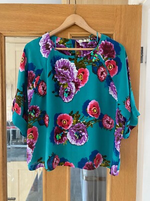 Brand new Papaya weekend green floral patterned short sleeved top size 12