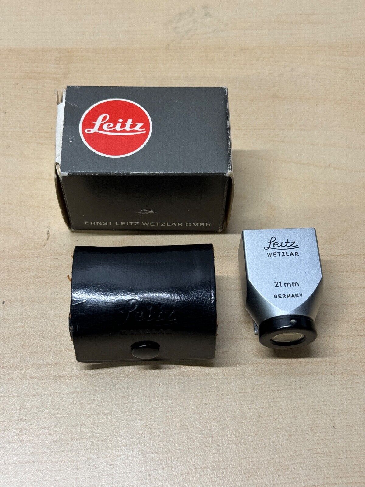 Leica SBKOO 21mm Viewfinder (Silver) Leitz Chrome **Cracked Leica SBKOO 21mm Viewfinder (Silver) Leitz Chrome **Cracked
