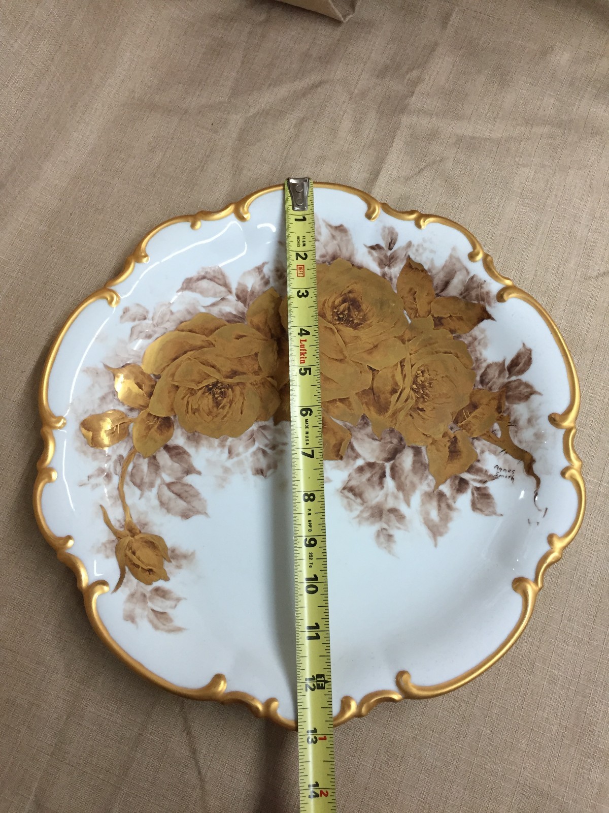 Hutschenreuther Selb 22 KT. Gold Decorated Collectors Plate Roses by Agnes Smith