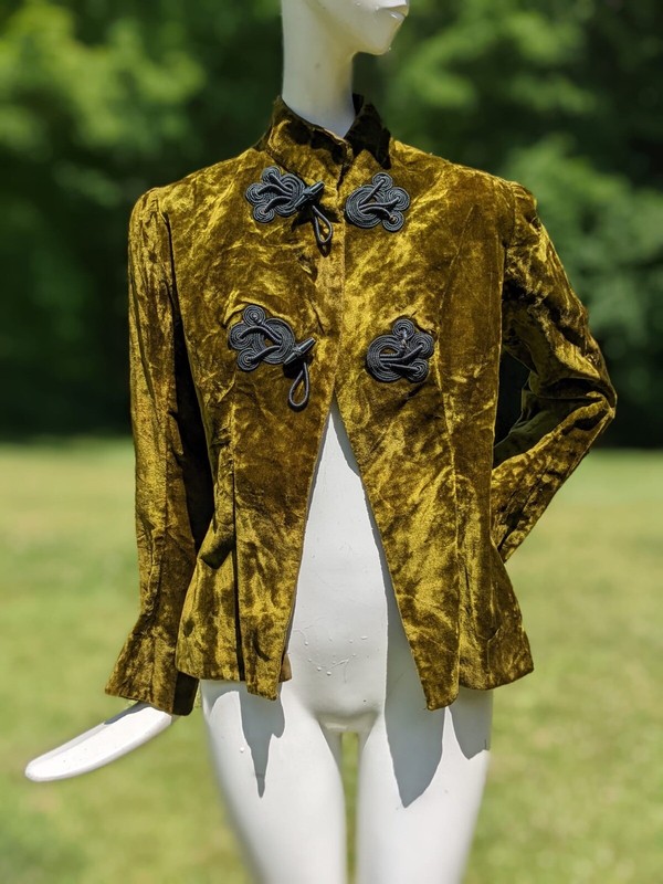 VICTORIAN 19TH C GREEN VELVET BUSTLE JACKET W SOUTACHE TOGGLE