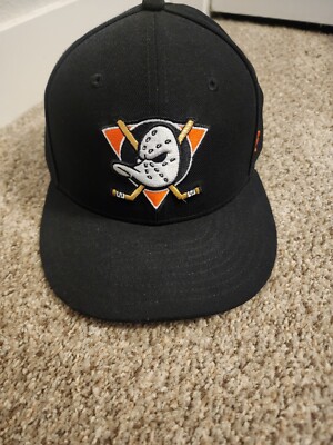 NHL Anaheim Ducks fitted hate, Size 7¼. 