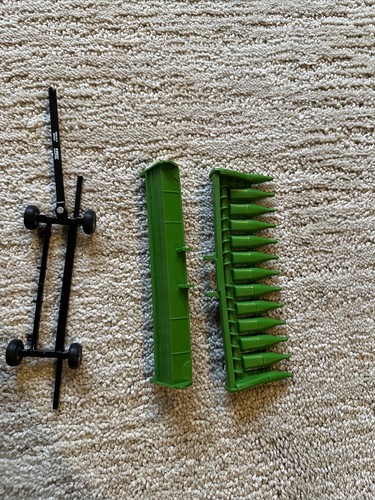 1/64th Scale John Deere S690 Combine With Tracks, Grain & Corn Heads Nicely Used
