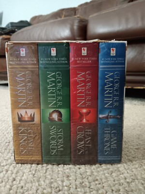 Game of Thrones Boxed Set: A Game of Thrones/A Clash of Kings/A Storm of Swo...
