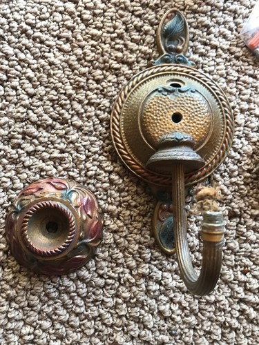 VINTAGE SOLID CAST BRASS WALL SCONCE - NEEDS REFURBISHMENT