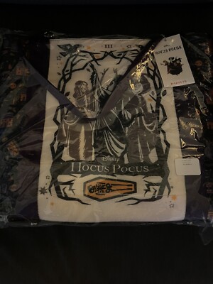 Disney Parks Harveys Hocus Pocus Poster Tote Sanderson Sisters Seatbelt Bag NWT