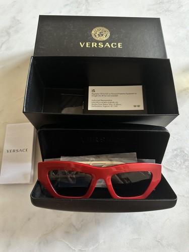 美品　VERSACE キャットアイ サングラス Versace Red/Dark Gray 90s Vintage Logo Cat-Eye Sunglasses