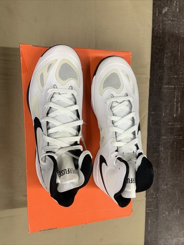 New Nike ZOOM Womens Hyperfuse TB Model 525021-100  Black White Sz 12.5