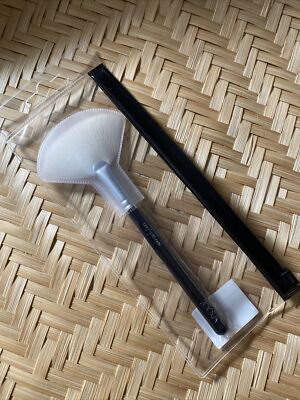 Zoeva 129 Luxe Fan Brush BRAND NEW IN Vinyl CASE