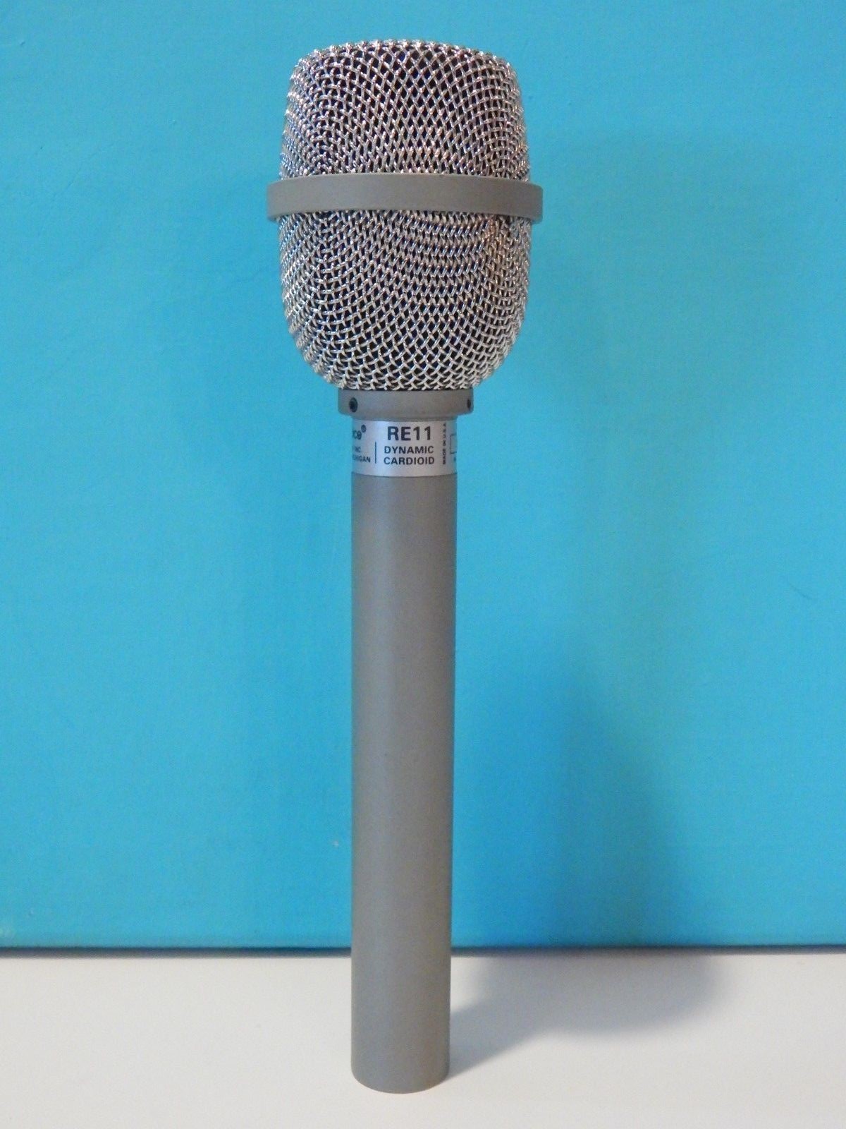 Vintage 1995 Electro Voice RE11 Dynamic Microphone In Box With Accessories Clean