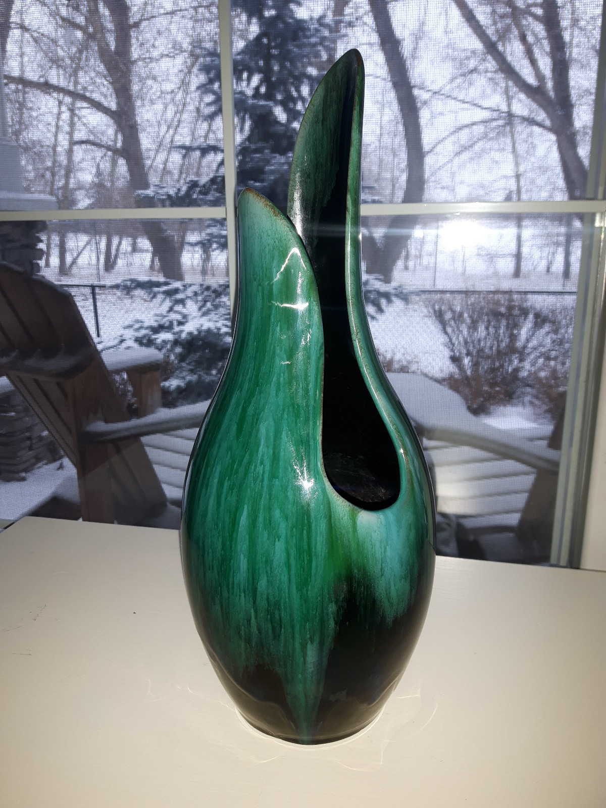 Blue Mountain Pottery Canada BMP Vintage Art Vase Black / Green Glaze 12