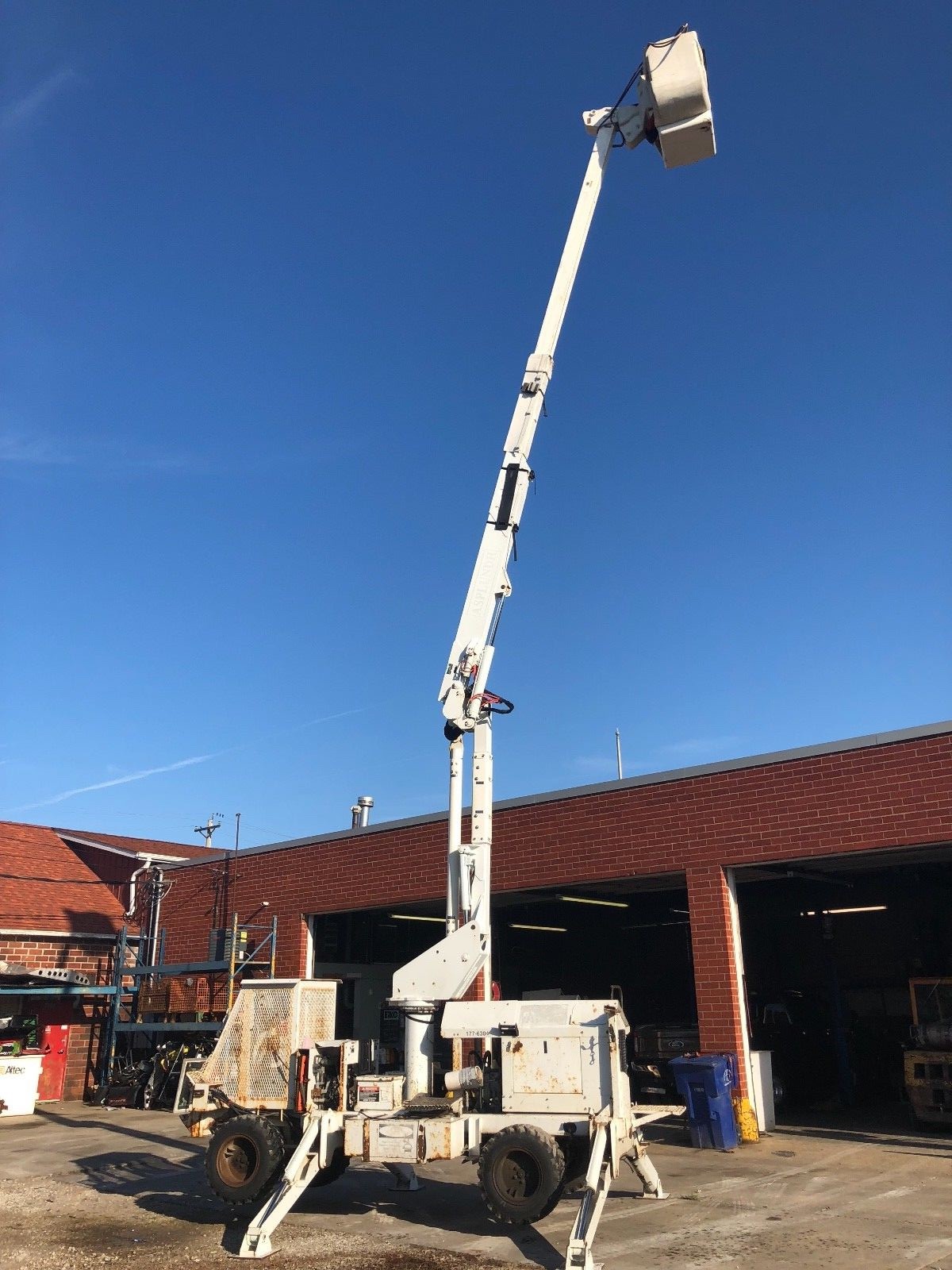 Aerial Telescopic Boom 2006 Bucket Truck 4x4 42' AT37G Backyard Diesel Man Lift